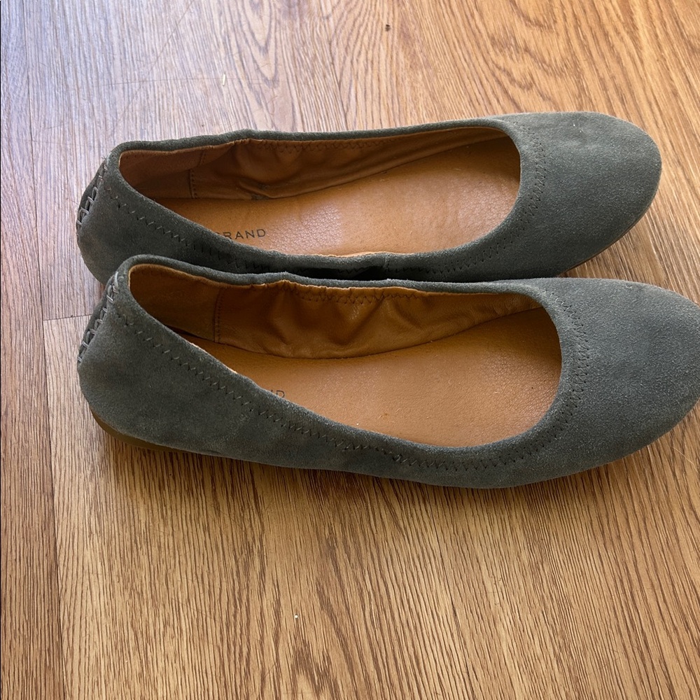 Elegant Gray Suede Ballet Flats